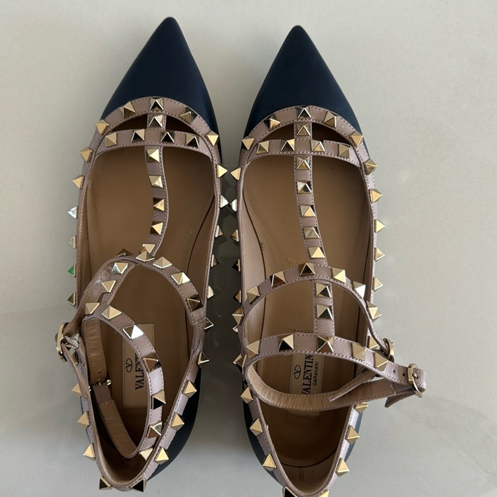 Valentino Garavani
Rockstud  flat ballerina shoes